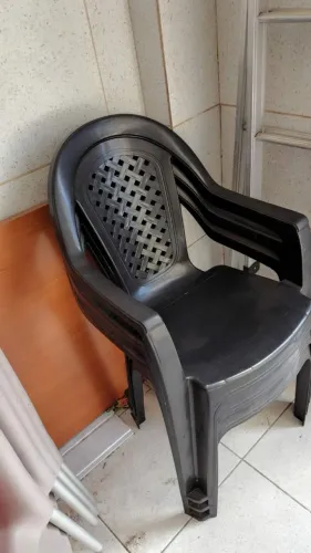 Vendo 4 cadeiras plástico