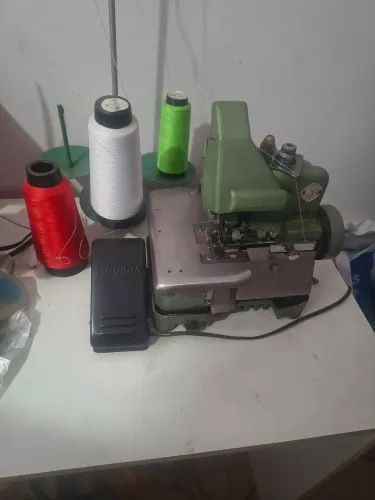 Máquina de costura overloc 