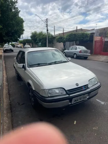 Chevrolet Monza GL 2.0 Efi/sl/l/650/club/barc.2e4p (álcool) 1993