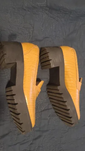 Sapato em couro loafer salto bloco usaflex caramelo tam 35