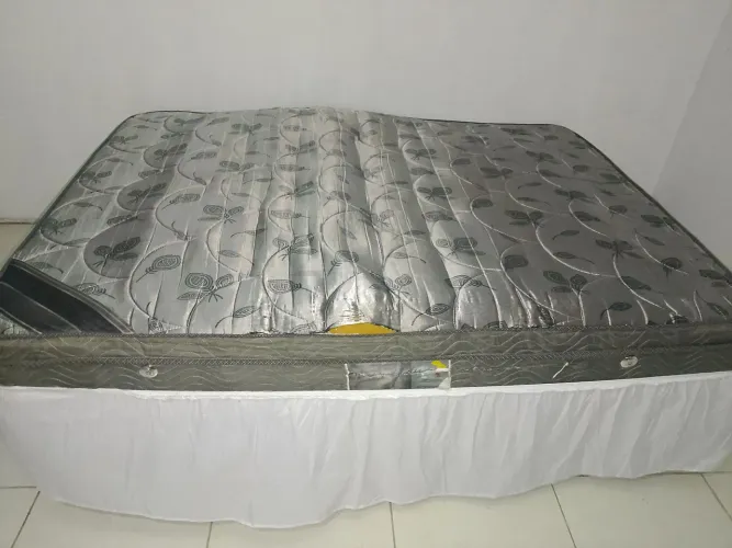 Vendo cama box de casal