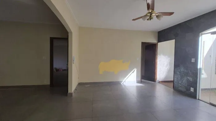 Casa com 4 dormitórios para alugar, 305 m² por R$ 3.453,36/mês - Vila Elizabeth (BNH) - Ri
