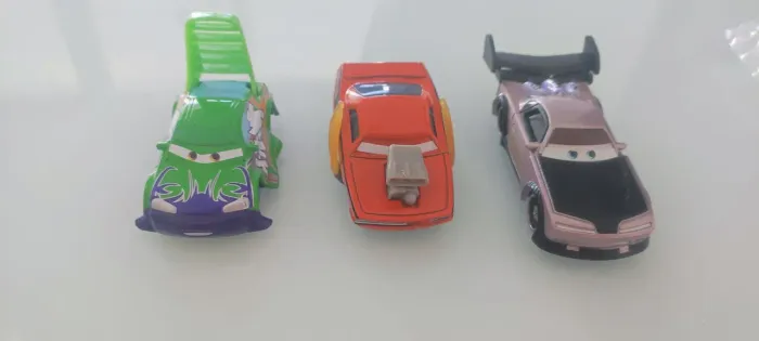 Brinquedo Carros séries Cars Disney com 3