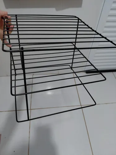 Suporte para potes de plástico ou outros objetos leves.
