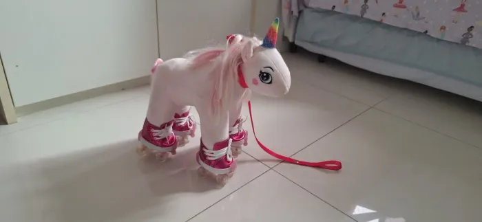 Unicórnio Criamigos com patins e acessórios