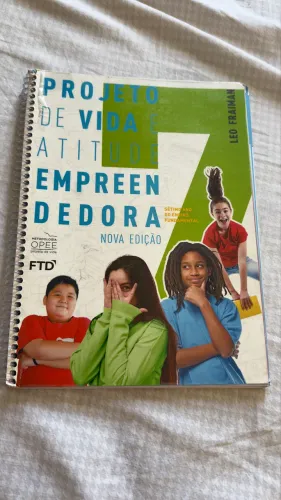 Vendo livros usado. Leia todo o anúncio