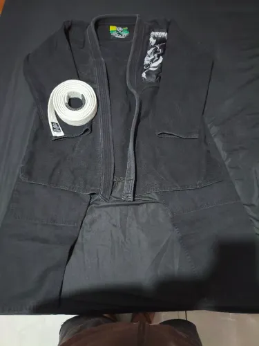 Vendo Kimono de Jiu Jitsu Akira + Faixa Branca - Tamanho A1 