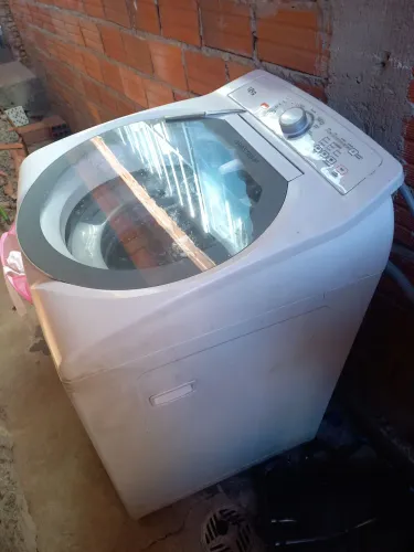 Maquina de lava o aro da tampa desencaixou