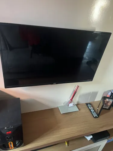 Tv AOC