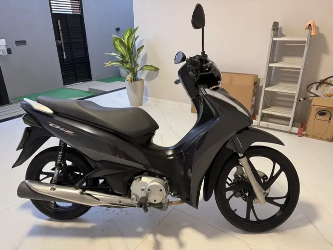 Honda Biz 125, partida elétrica.