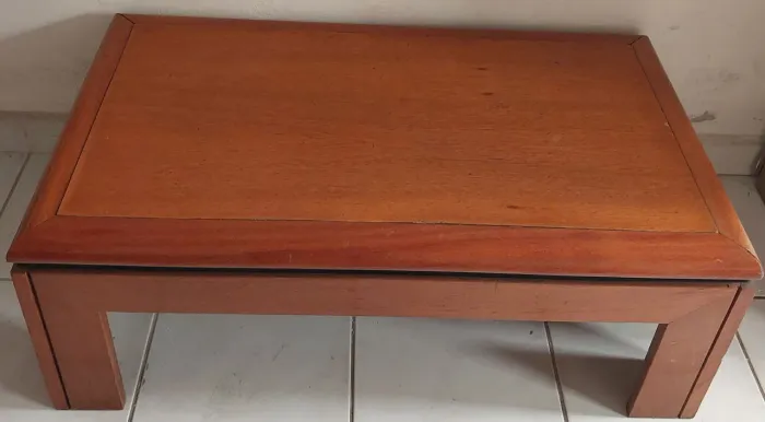 Mesa de centro em madeira maciça