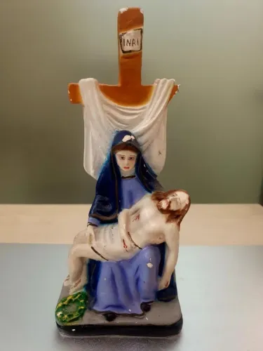 Escultura Nossa Senhora Da Piedade Cerâmica Nordestina com 20cm
