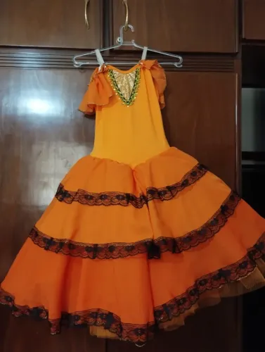 Vestido Infantil Laranja com Renda Preta - Elegância e Estilo - Entrega Grátis!