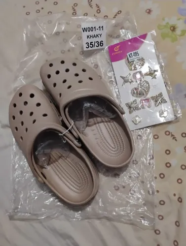 Babouche novo com acessórios 