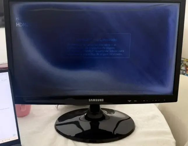 TV Monitor Samsung 22" T22B300LB HD - com mancha na tela