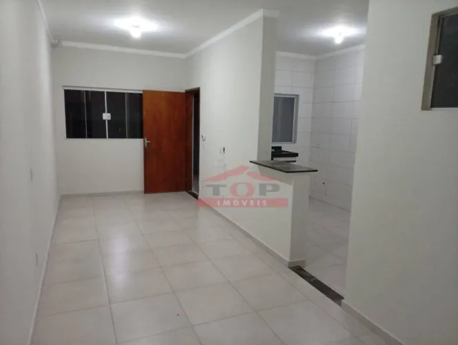 CASA TÉRREA COM FINO ACABAMENTO .
