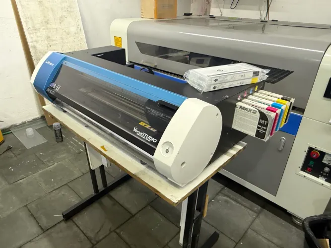 Impressora eco solvente Roland BN 20 versa estúdio