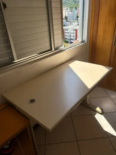 Mesa de Escritório (67 x 120 x 77 cm)
