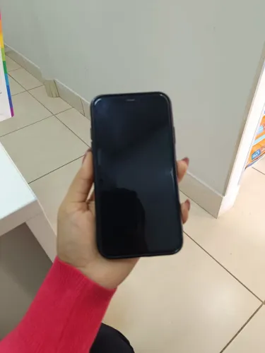 iPhone 11 vermelho com a caixa original 