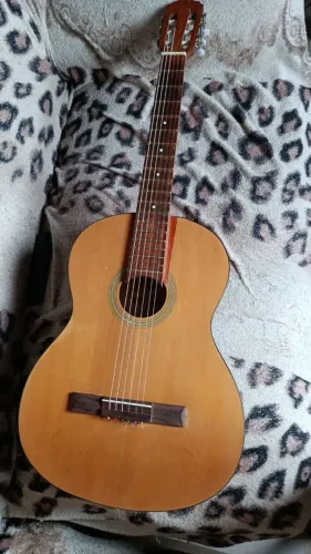 Vendo esse violão em ótimo estado completo