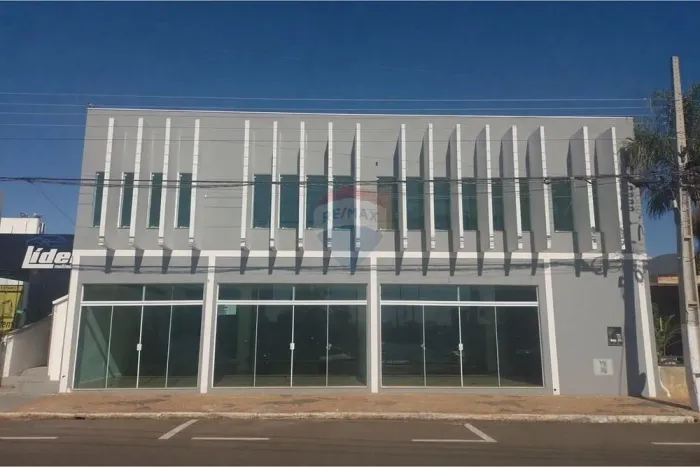 "Prédio Comercial no Centro de Tupã: Alugue Já!"