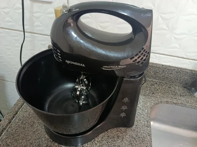 Vendo Batedeira Elétrica funcionando perfeitamente!
