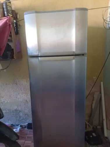Geladeira bem conservada 