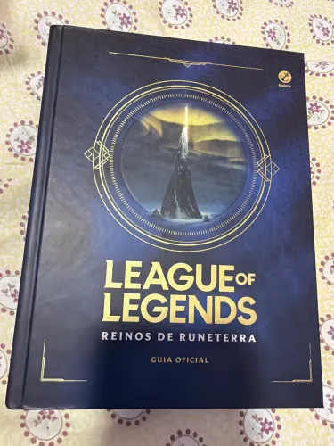 League Of Legends, Reinos de Runeterra - Guia Oficial