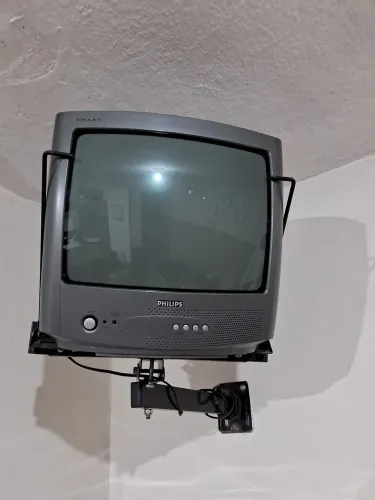 TV de tubo Philips + suporte de parede articulado + controle remoto.