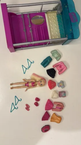 Polly Pocket + roupeiro + roupas