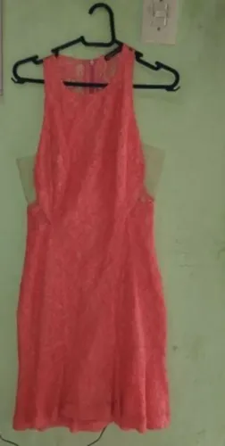 Vestido em renda e detalhe em tule bo-bô