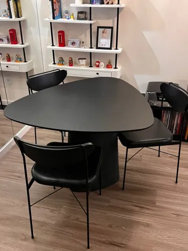 Mesa de jantar com cadeiras