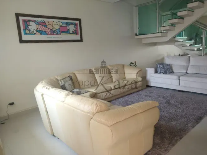 Casa - Sobrado - Loteamento Villa Branca - Jacareí - 278m² - 4 Dormitórios.
