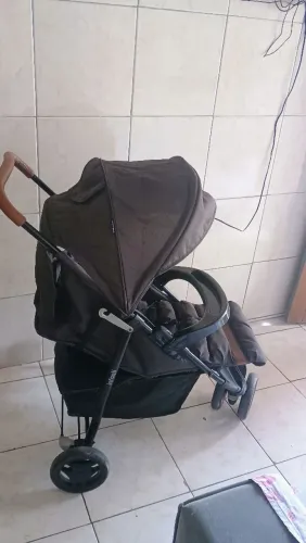 Vende-se carrinho de bebê