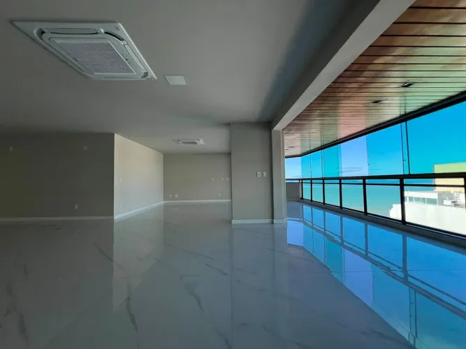 Apartamento Exclusivo de 450 m² na Praia da Costa | Vista Permanente para o Mar | Alto Pad
