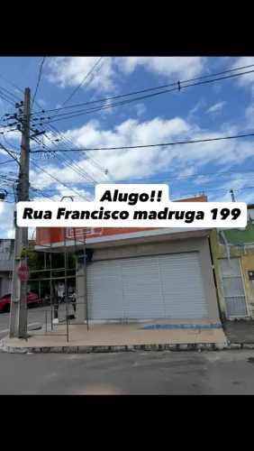 Prédio comercial de esquina