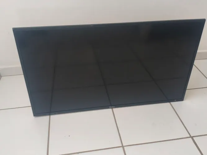 Vendo TV com defeito 