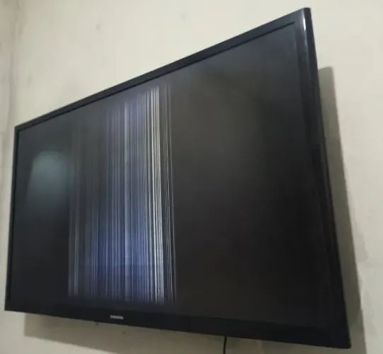 TV Smart Samsung Tela Queimada - Vem com Suporte de Parede