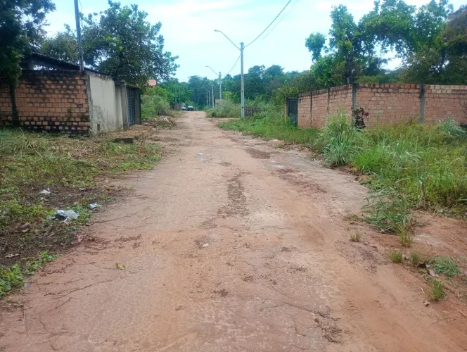 Vende - se terreno no bairro João de Barro.