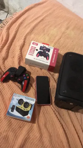 Caixa de som bluetooth, microfone lapela, controle stick gamer celular e celular