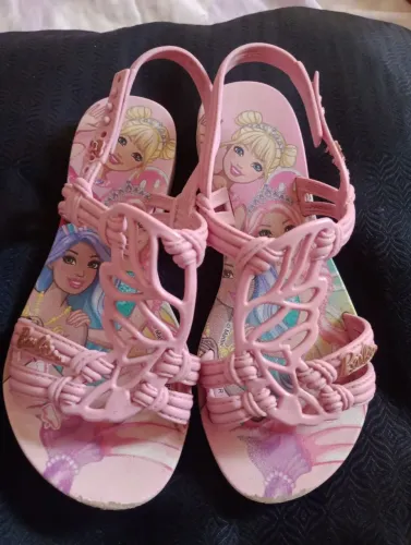 Sandália infantil Barbie