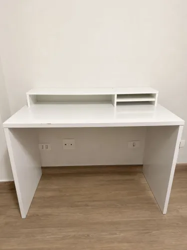 Escrivaninha com organizador