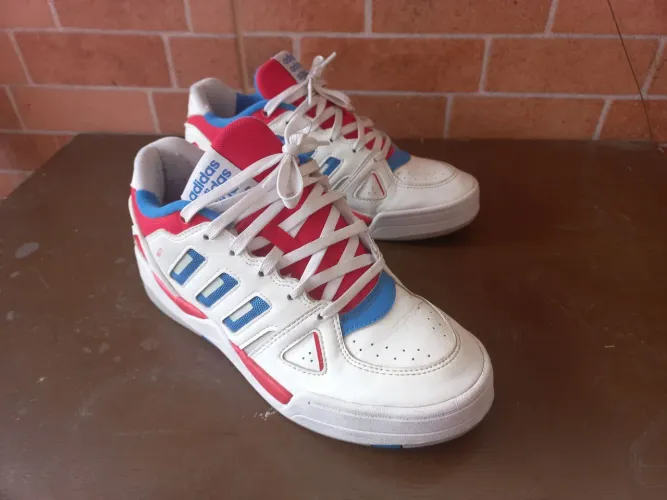 Tênis Adidas Midcity
