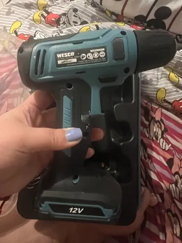 Parafusadeira WESCO WS2550K - Defeito no carregador para recarga 