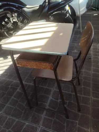 Mesinha com cadeira
