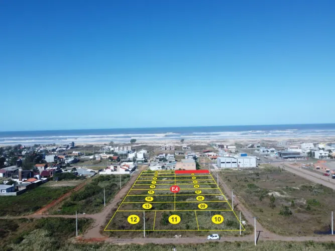 Terrenos Parcelados direto com proprietário na Praia Azul..