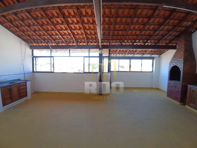 Apartamento duplex no Centro de Rio das Ostras com terraço gourmet, 2 quartos!