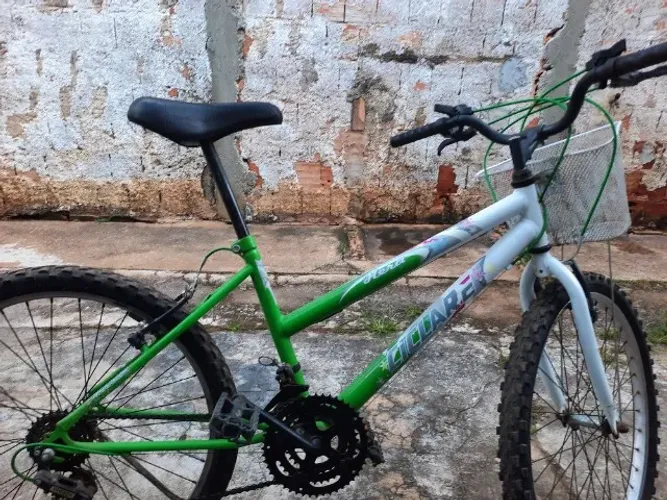 Bicicleta Feminina aro 24 com Cestinha Ciclare, 18 Marchas