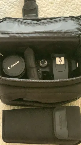 Máquina fotográfica CANOM REBEL XS, com flash 580EX II
