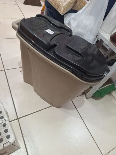 Tambor/balde/dispenser para ração